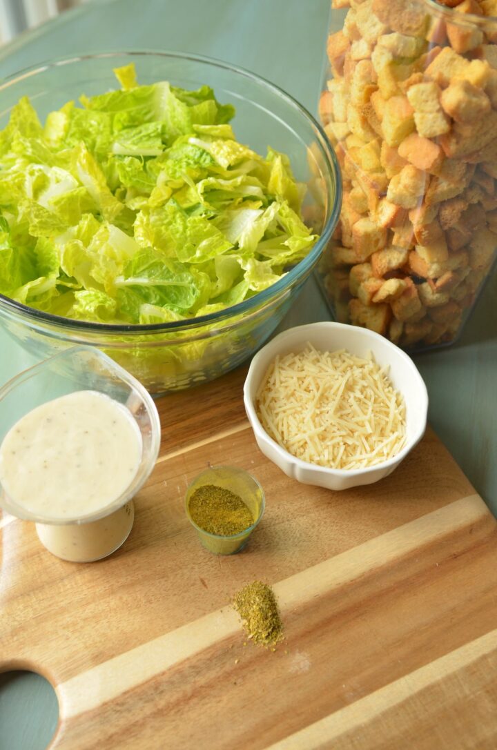 Caesar salad spice mix ingredients and croutons