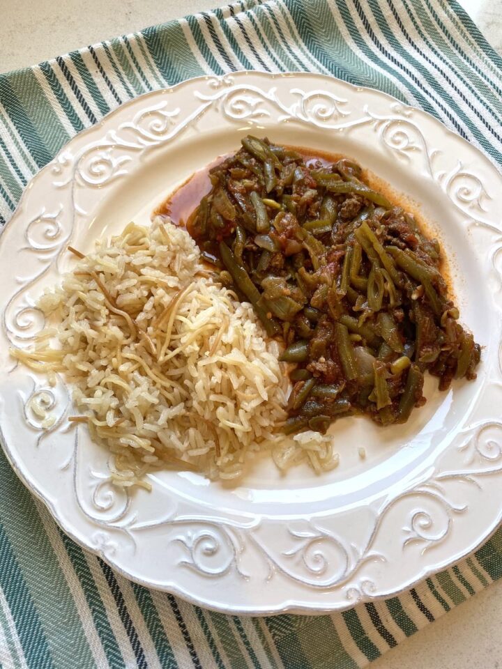 Armenian green bean and meat stew on a plate.