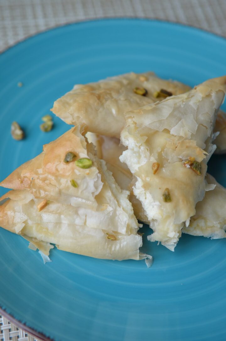 Shaabiyat lebanese pastry on a blue plate with filling showing