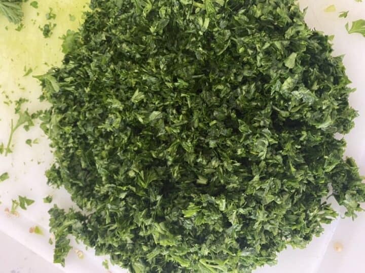 Minced parsley for lahmajoun