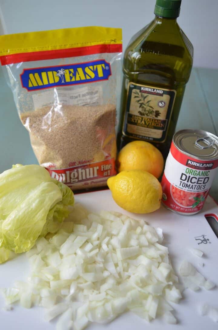 Ingredients for tomato and onion bulgur salad